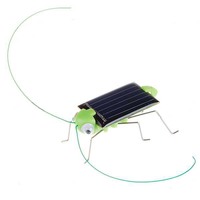 Кузнечик на солнечной батарее 