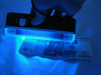 Портативный ультрафиолетовый детектор купюр 