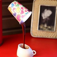 Лампа Выливающееся кофе 